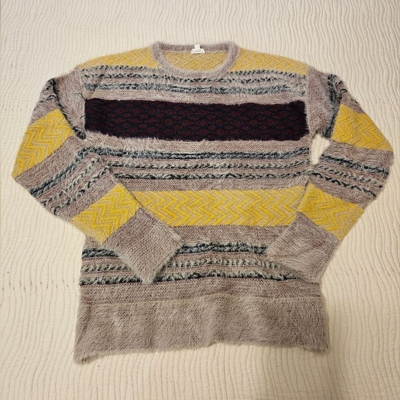 Hem & Thread Sweater Size Large - Picture 2 of 5